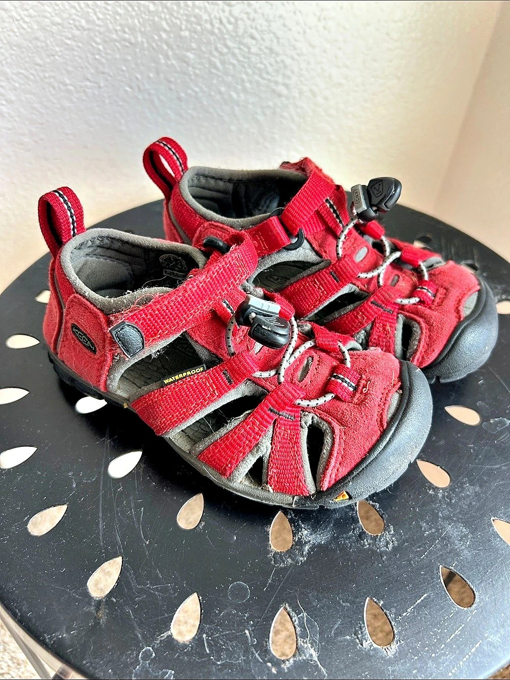 KEEN Newport H2 Kids Red & Black Sandals kids 9